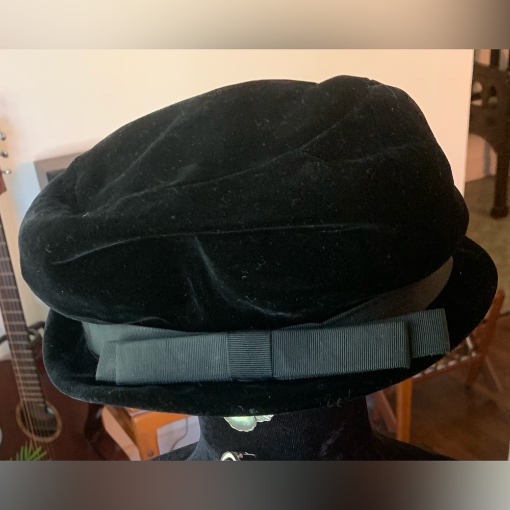 1960s Black Velvet Tilt Hat – Marian Marcia Exclusives – Size 21